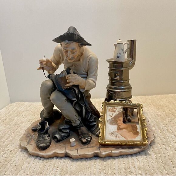 Vintage Pucci Bisque Sculpture “For Want of a Patch” 2405 Extremely Rare/Unique - Picture 12 of 15